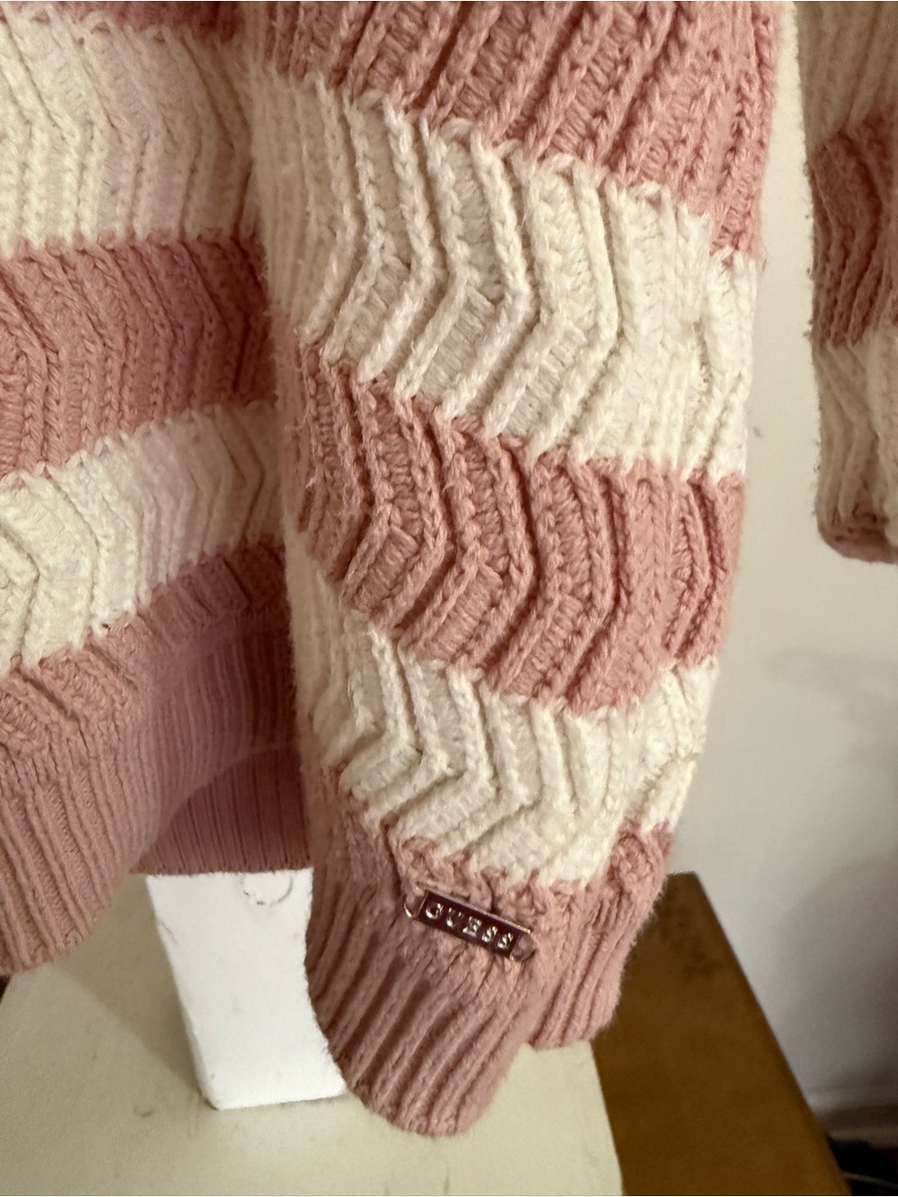 GUESS Sweater - Picture 4 of 8